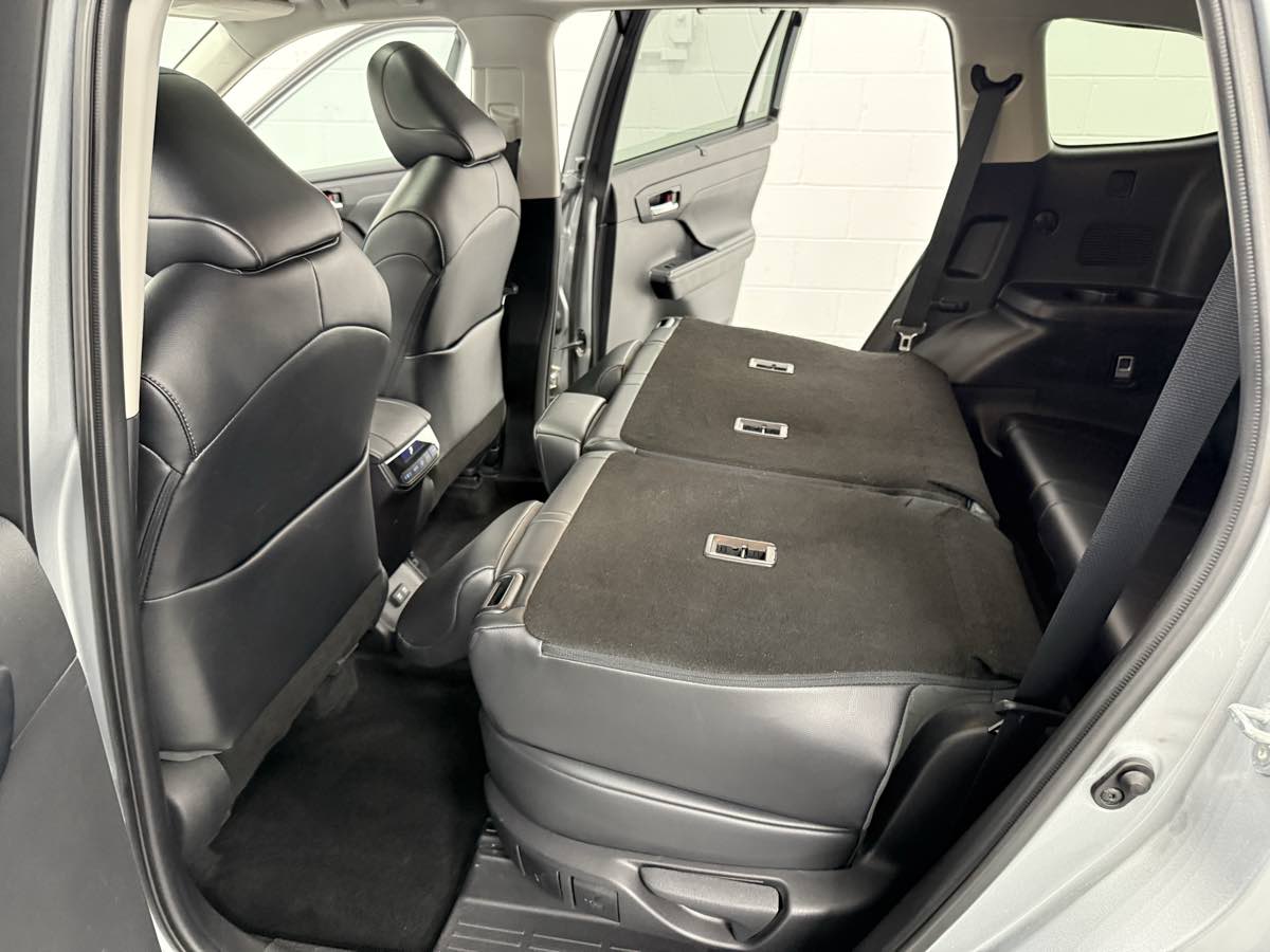 2021 Toyota Highlander XLE photo 13