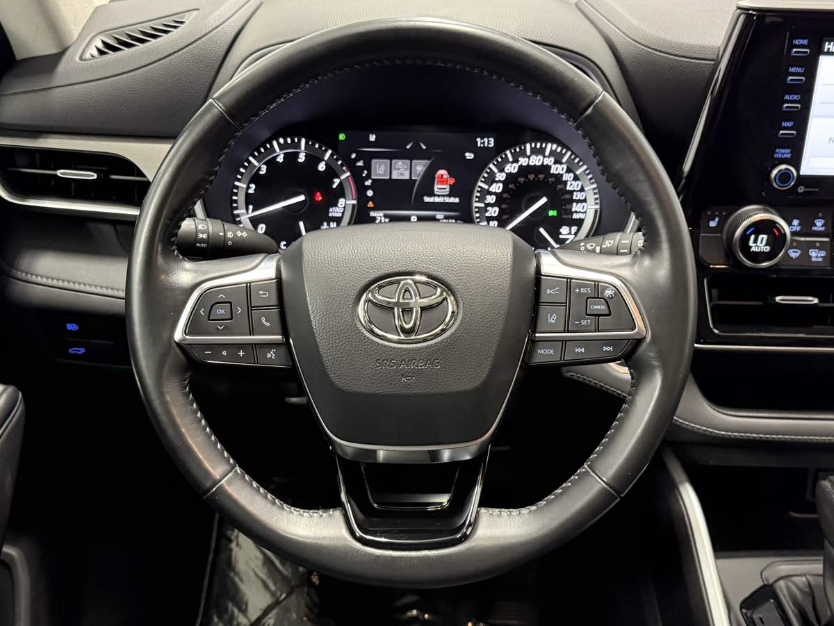 2021 Toyota Highlander XLE photo 15