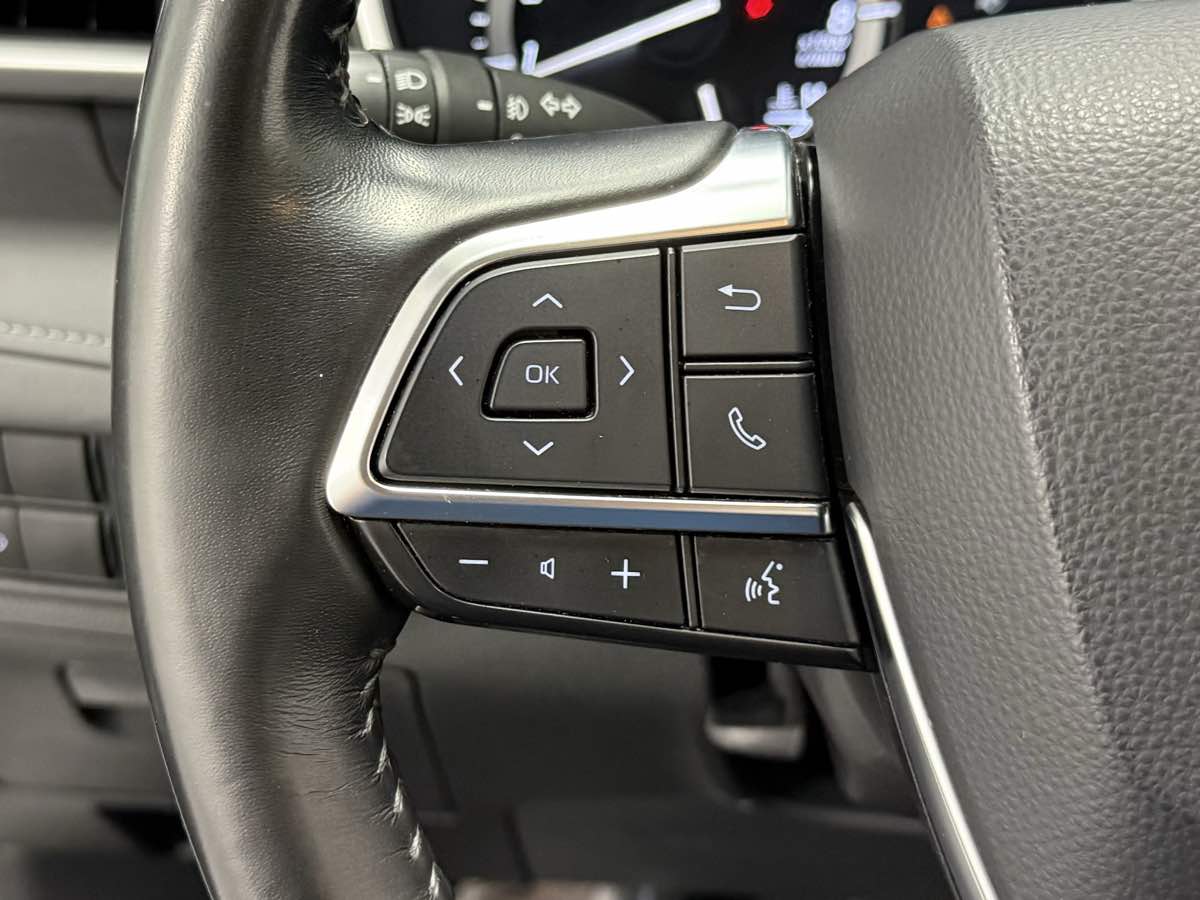 2021 Toyota Highlander XLE photo 16