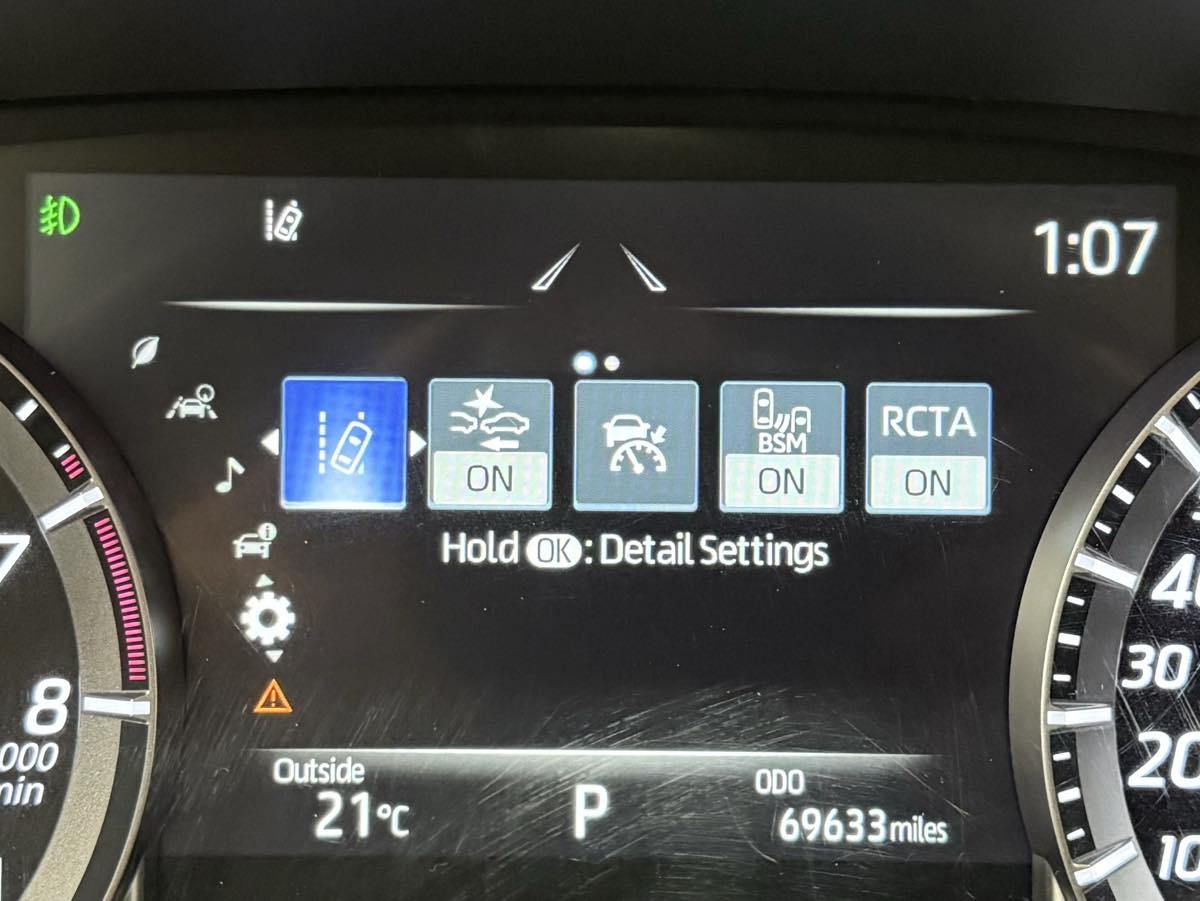 2021 Toyota Highlander XLE photo 18