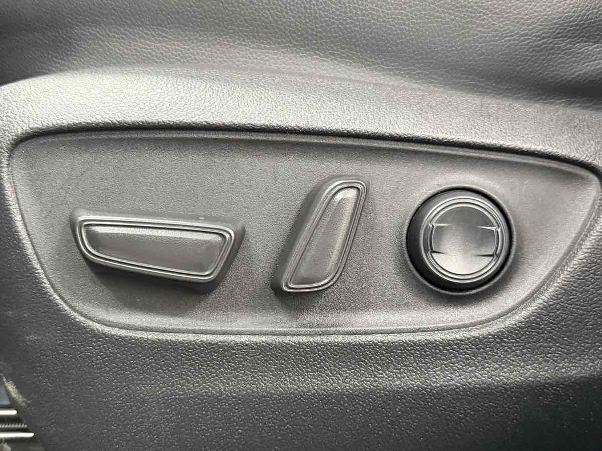 2021 Toyota Highlander XLE photo 23