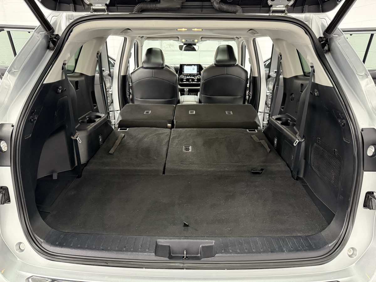 2021 Toyota Highlander XLE photo 26