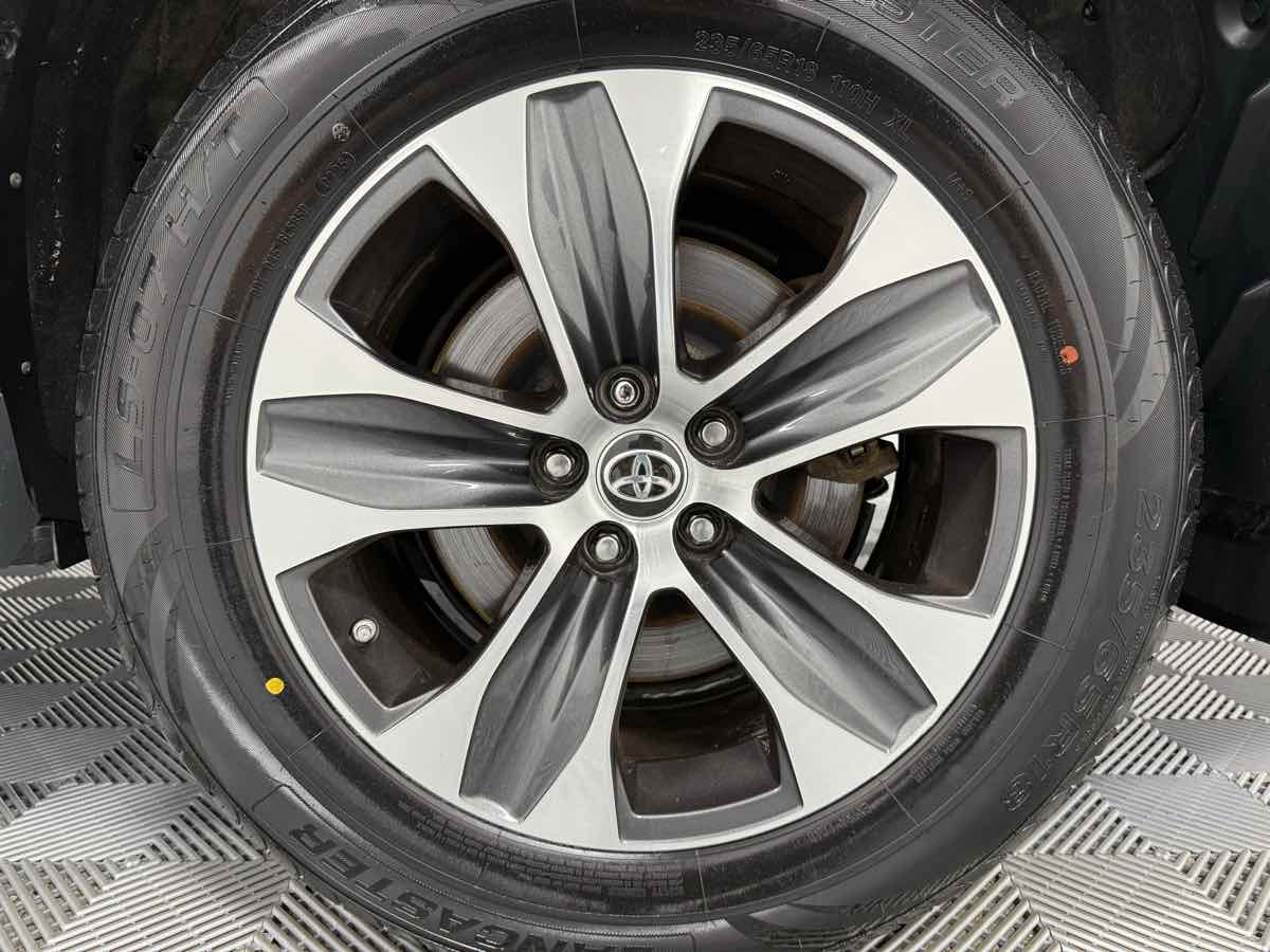 2021 Toyota Highlander XLE photo 29