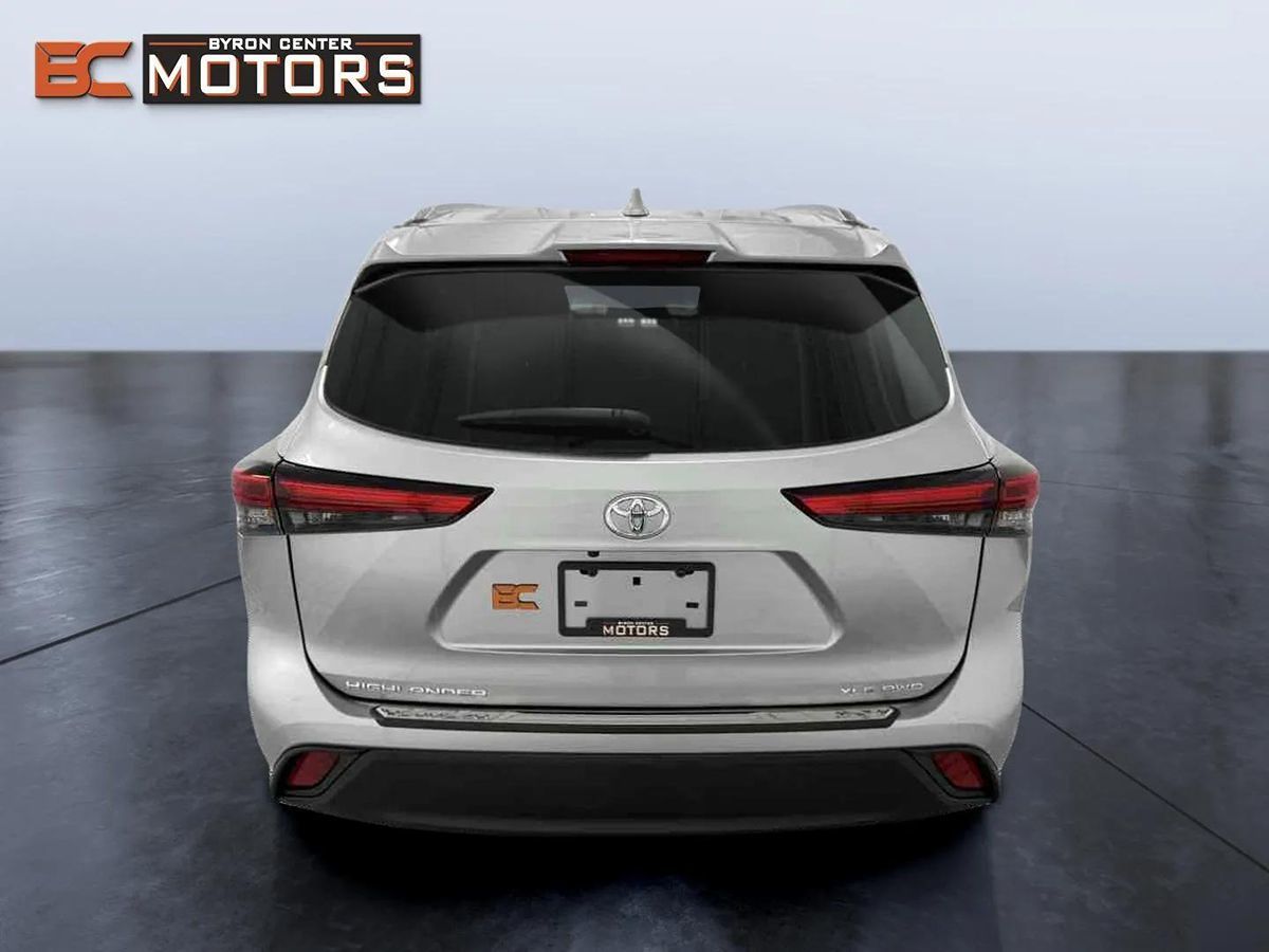 2021 Toyota Highlander XLE photo 4