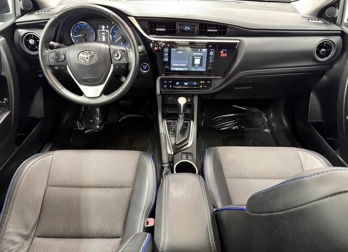2018 Toyota Corolla SE photo 11