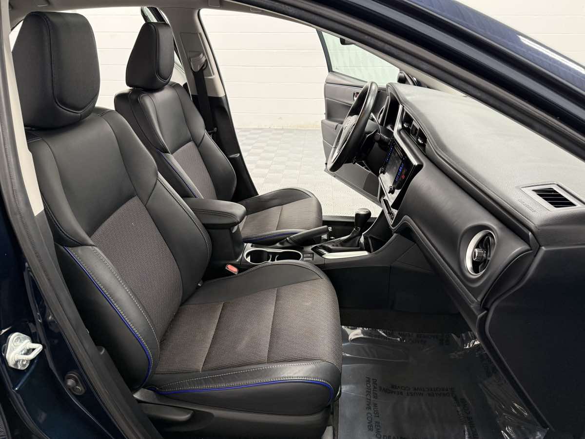 2018 Toyota Corolla SE photo 14
