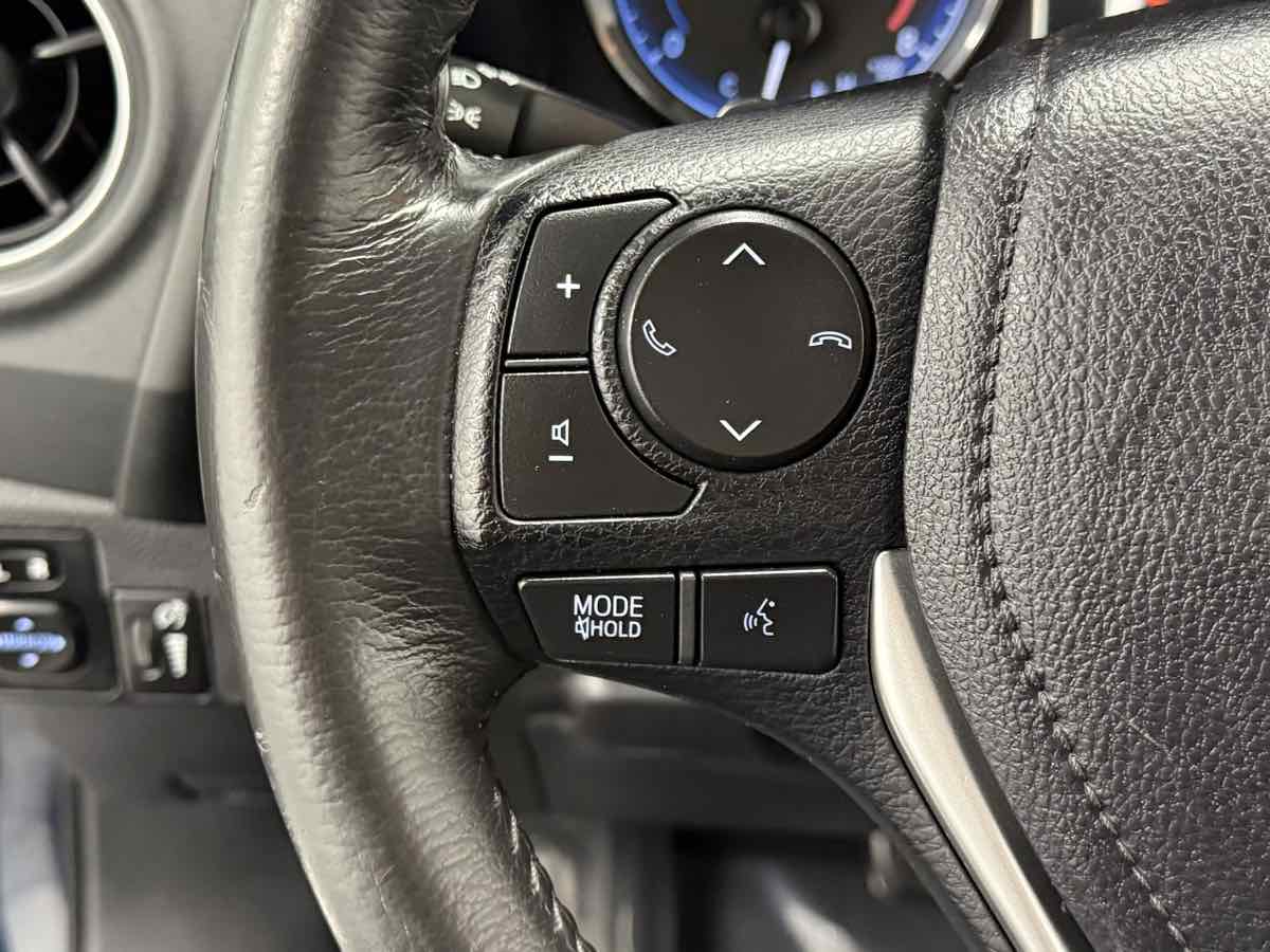 2018 Toyota Corolla SE photo 16