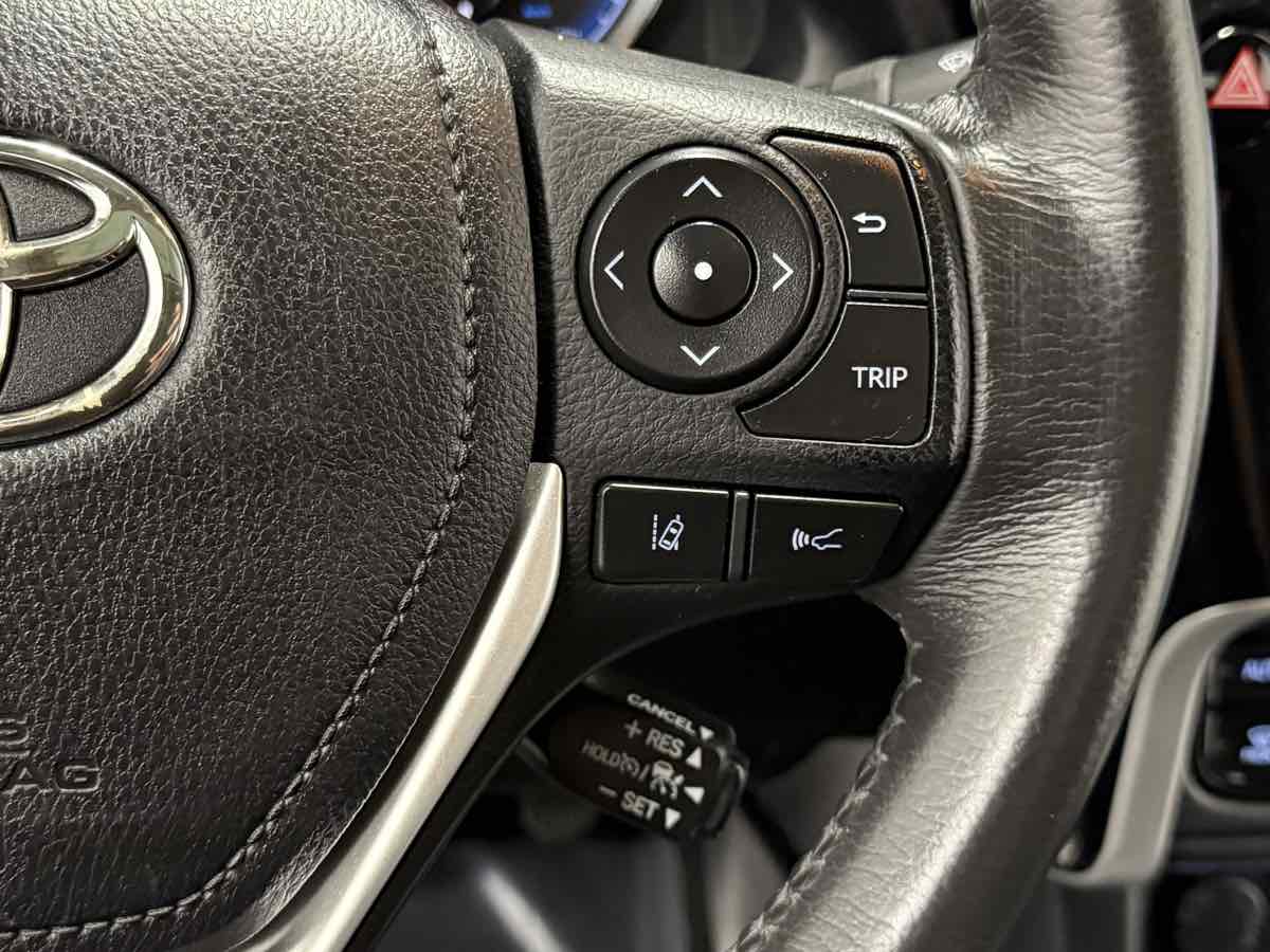 2018 Toyota Corolla SE photo 17