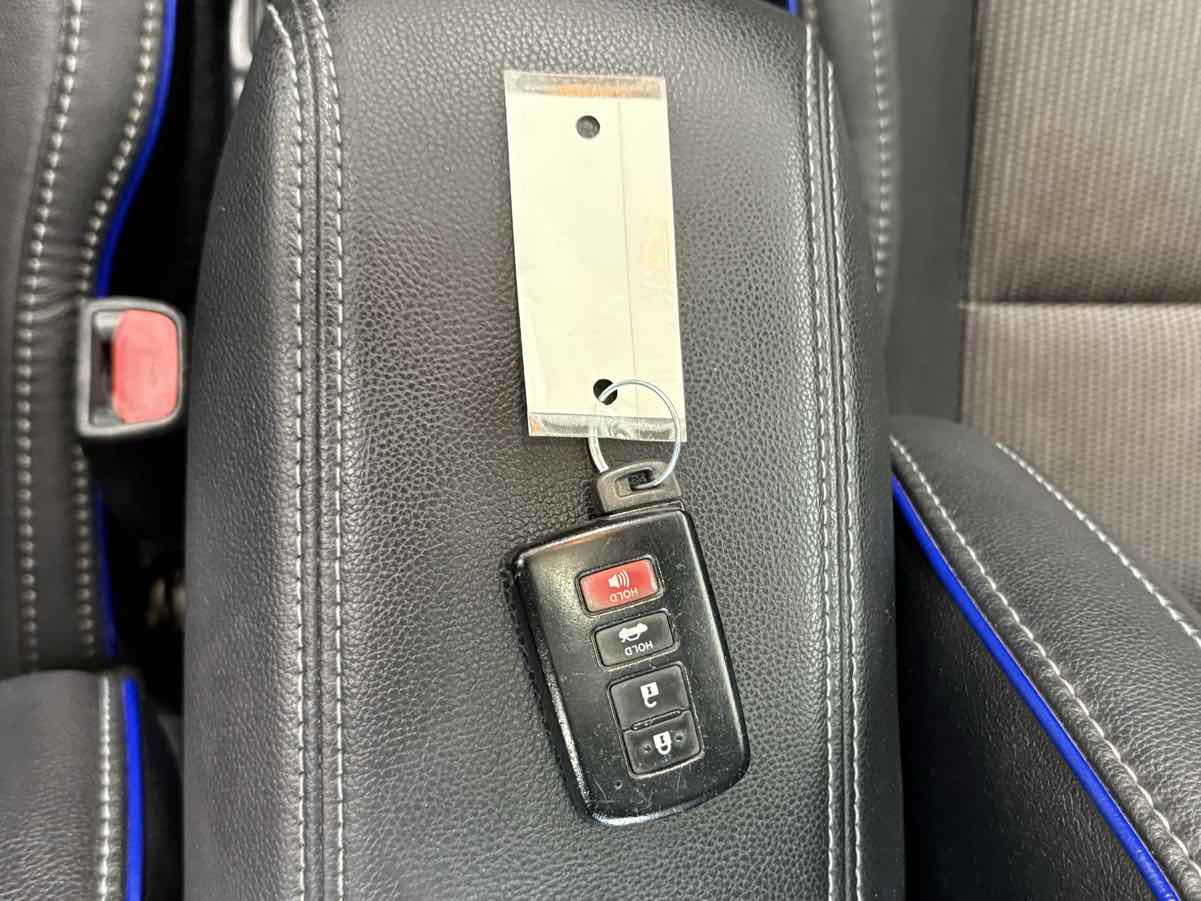 2018 Toyota Corolla SE photo 25