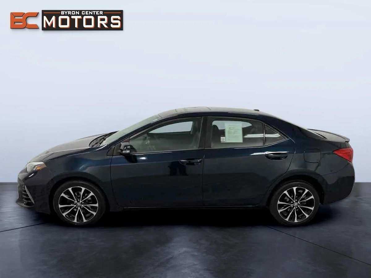 2018 Toyota Corolla SE photo 3