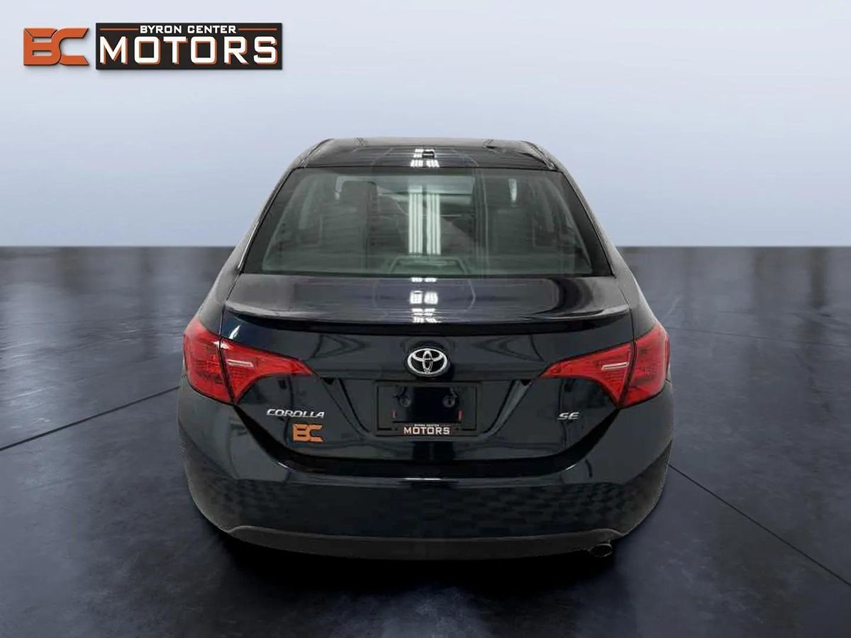 2018 Toyota Corolla SE photo 5