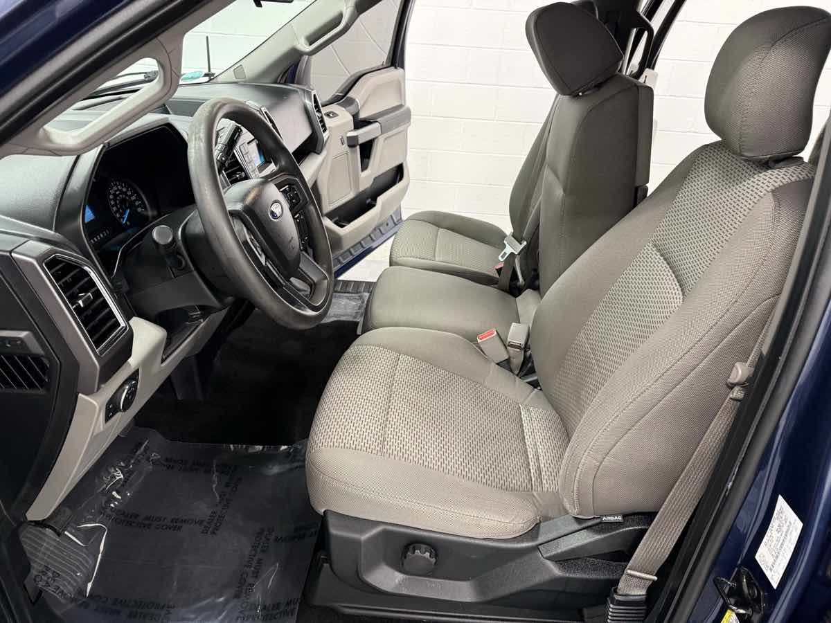2015 Ford F-150 XLT photo 9