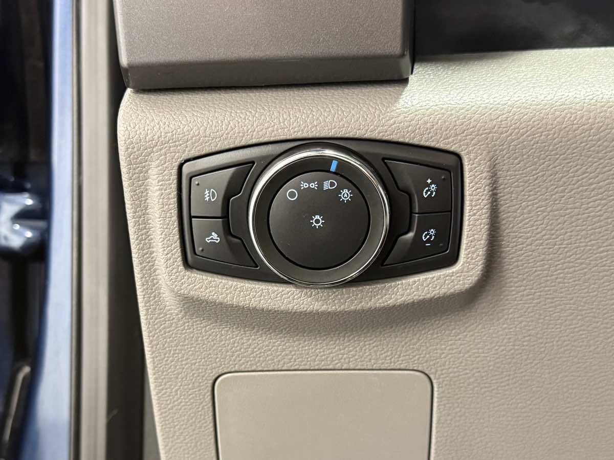 2015 Ford F-150 XLT photo 19
