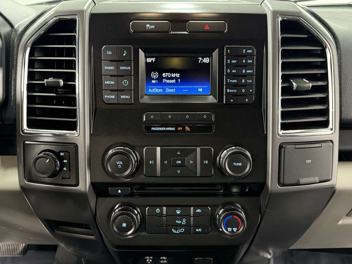 2015 Ford F-150 XLT photo 20