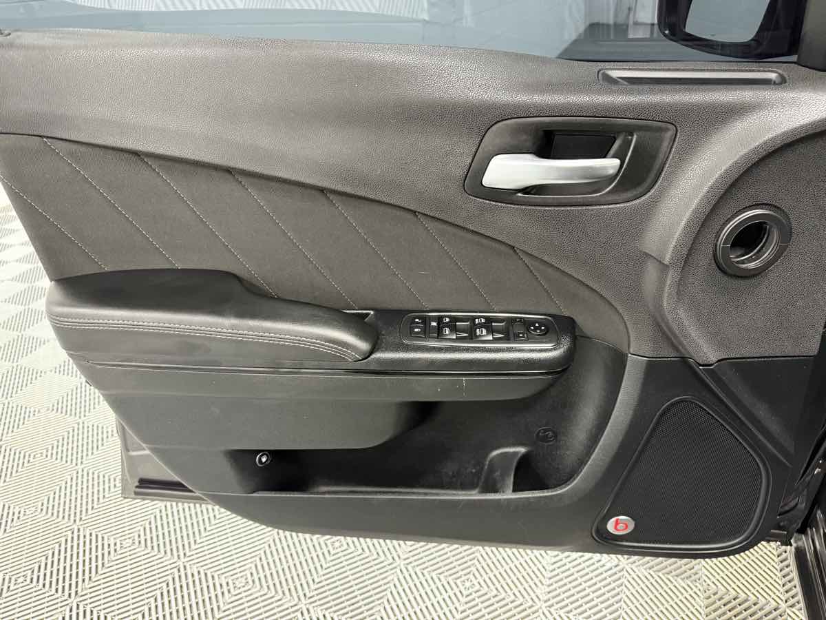 2017 Dodge Charger SXT Rallye photo 10
