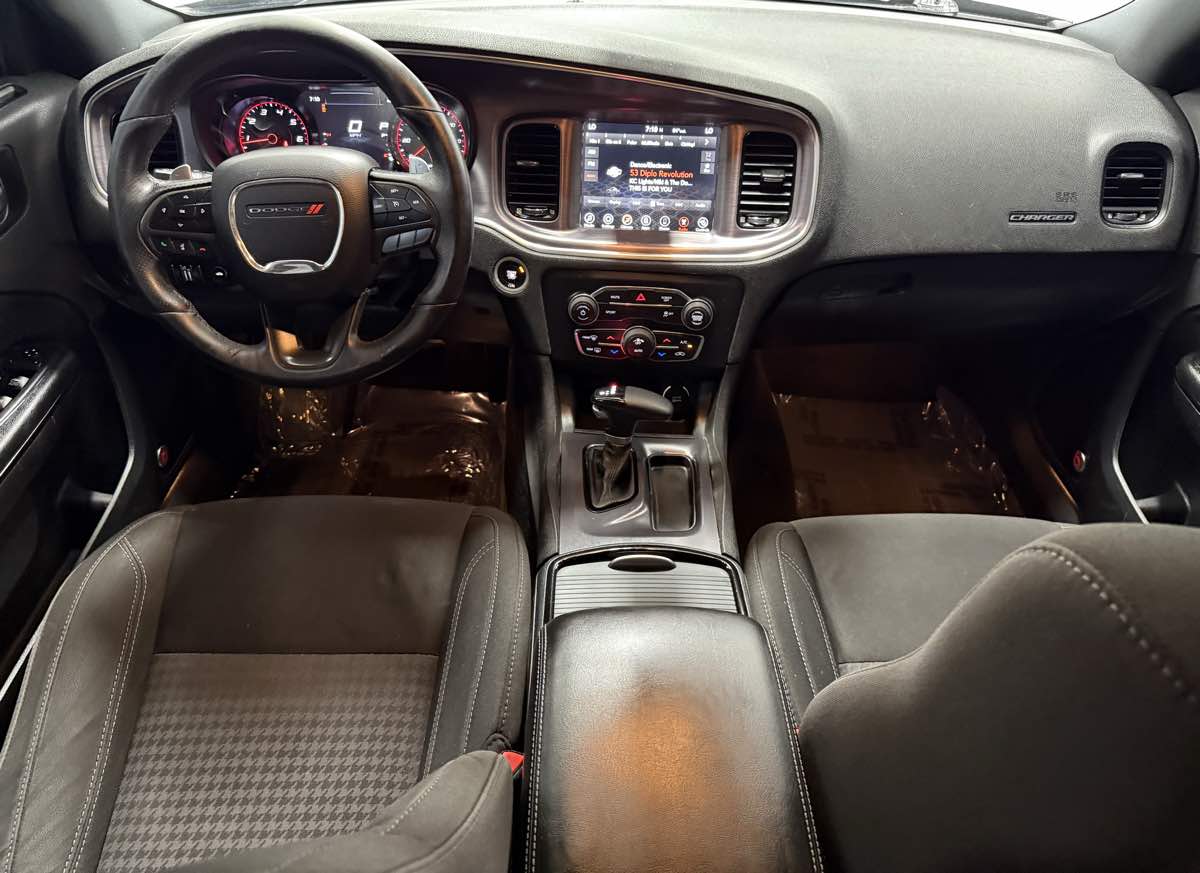 2017 Dodge Charger SXT Rallye photo 12