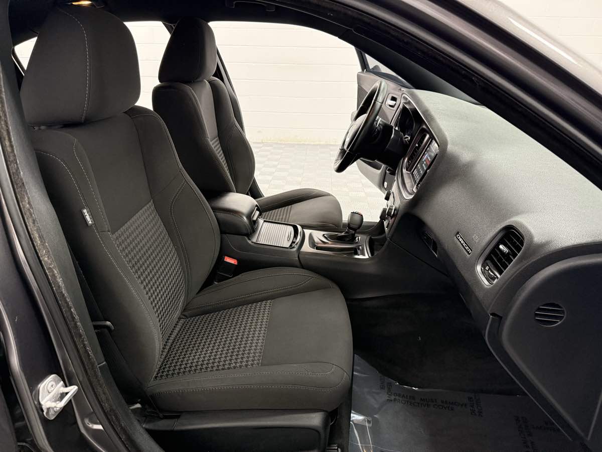 2017 Dodge Charger SXT Rallye photo 15