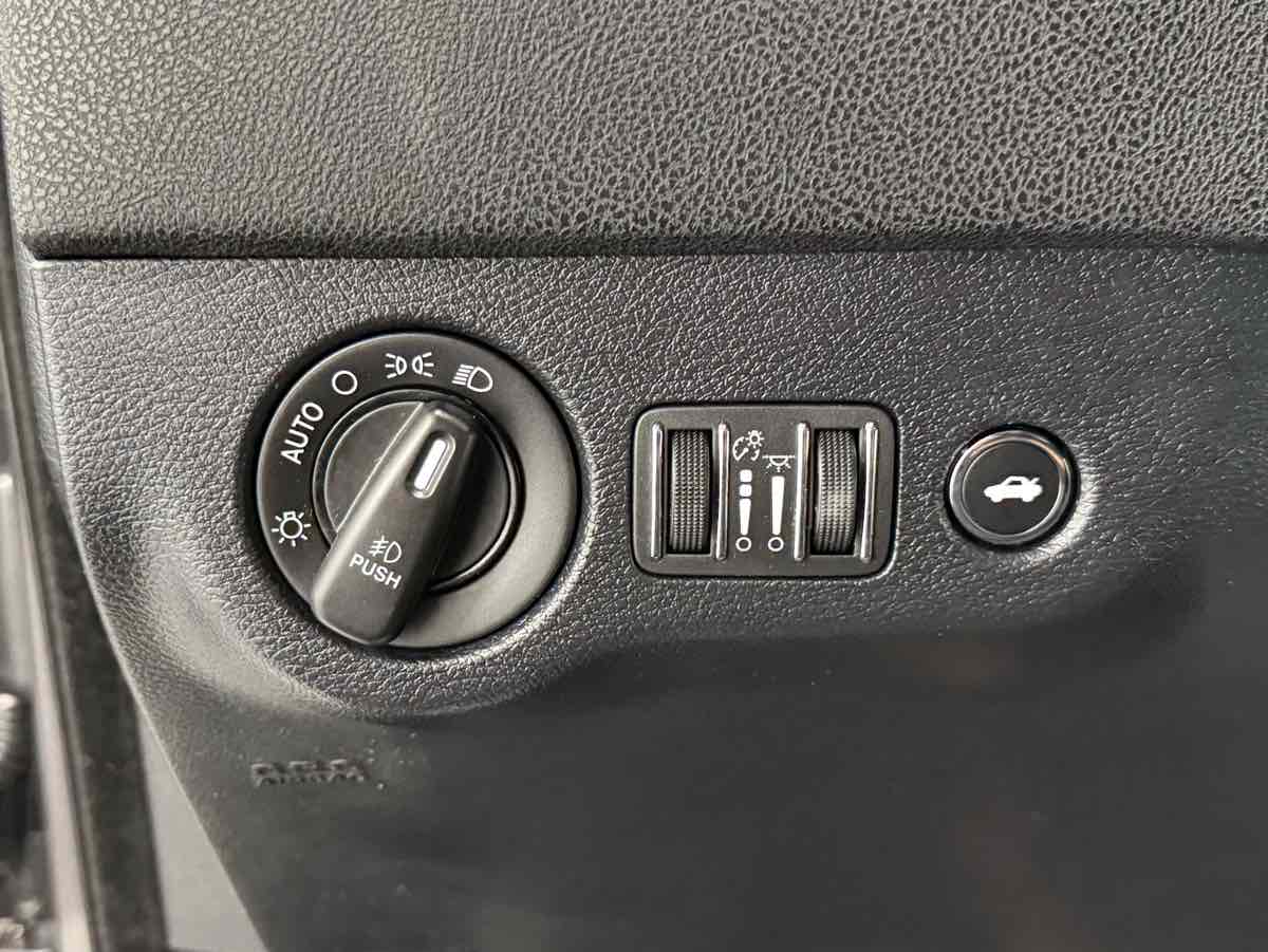 2017 Dodge Charger SXT Rallye photo 19