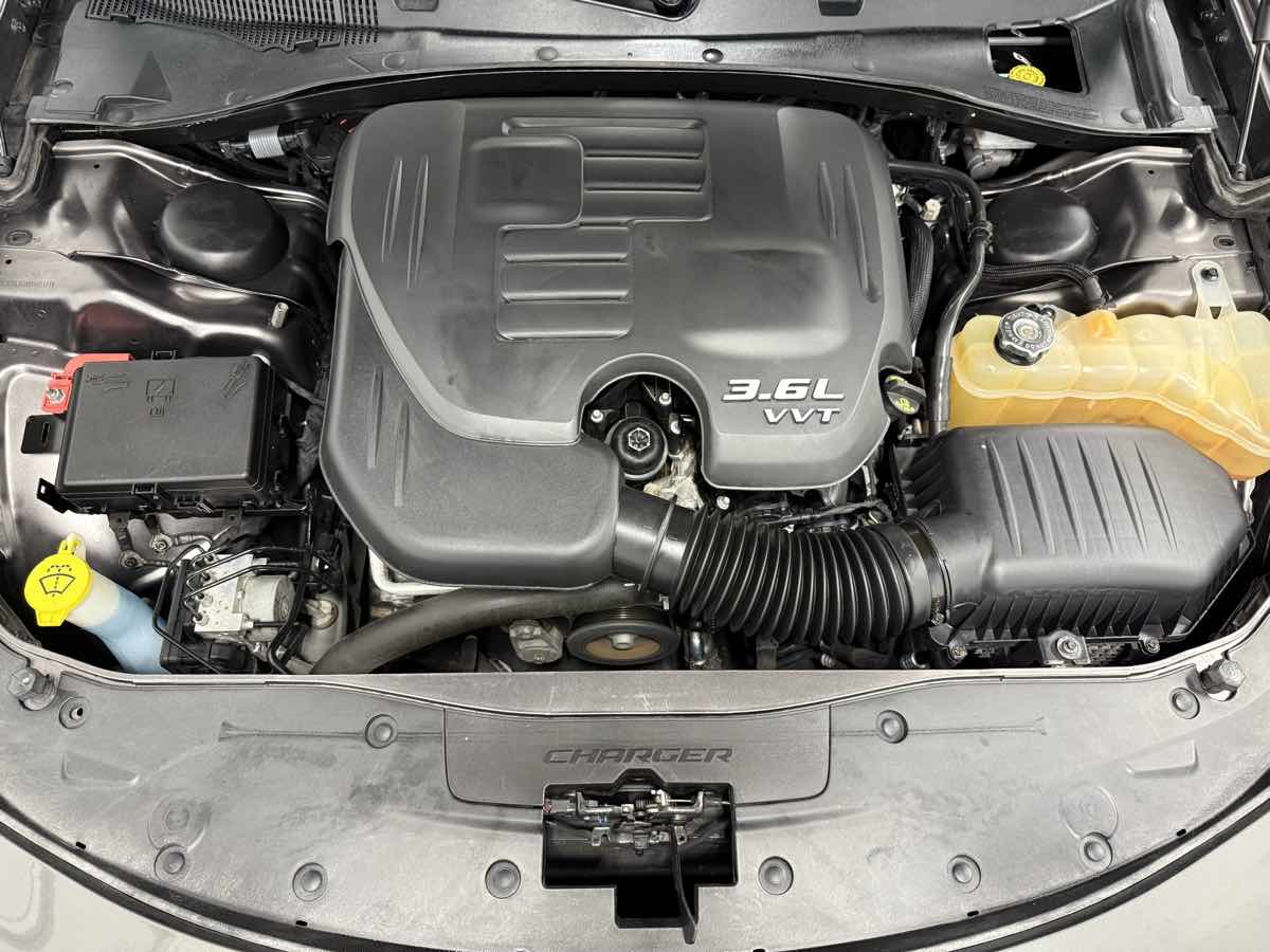 2017 Dodge Charger SXT Rallye photo 24