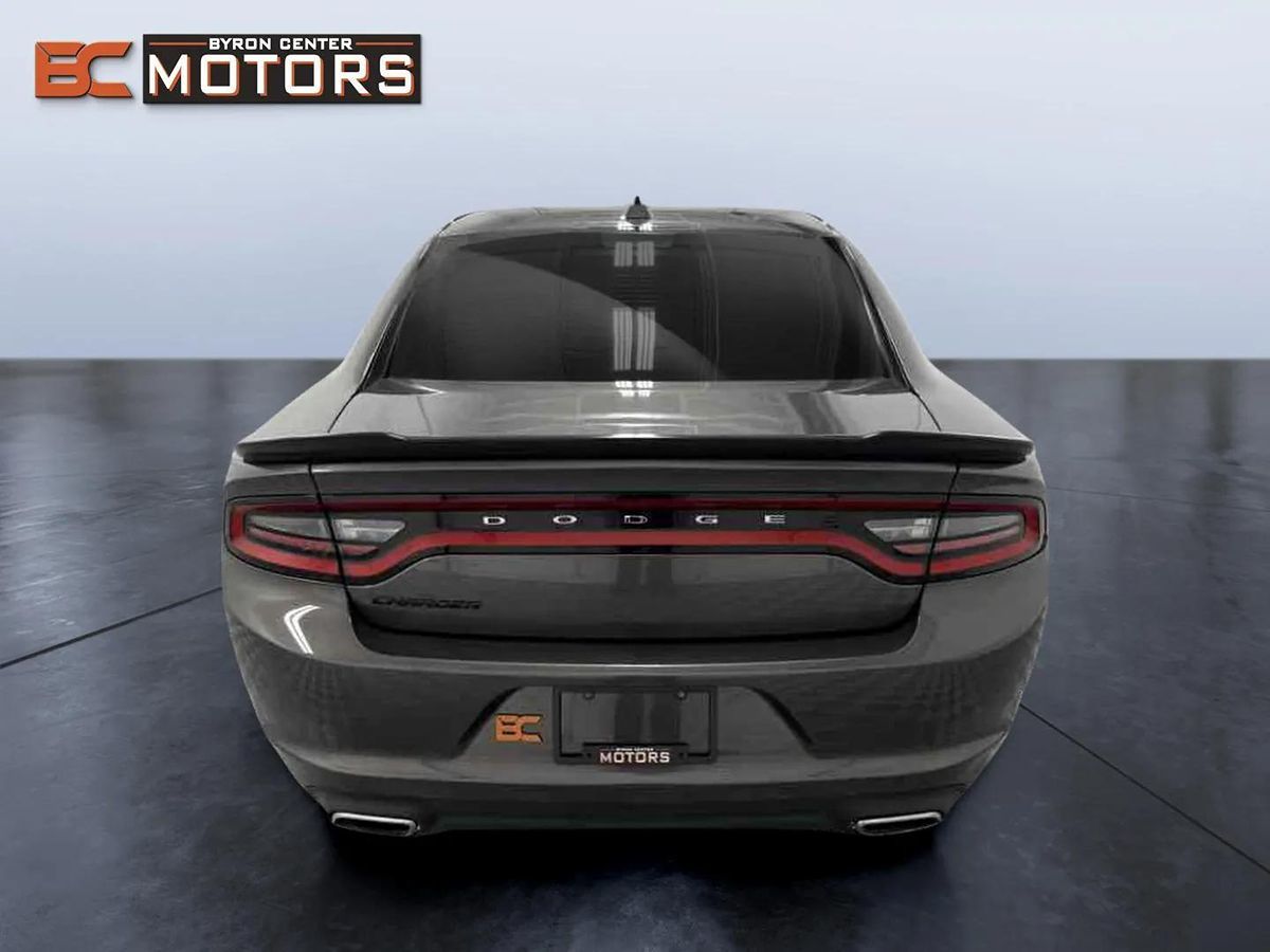 2017 Dodge Charger SXT Rallye photo 5