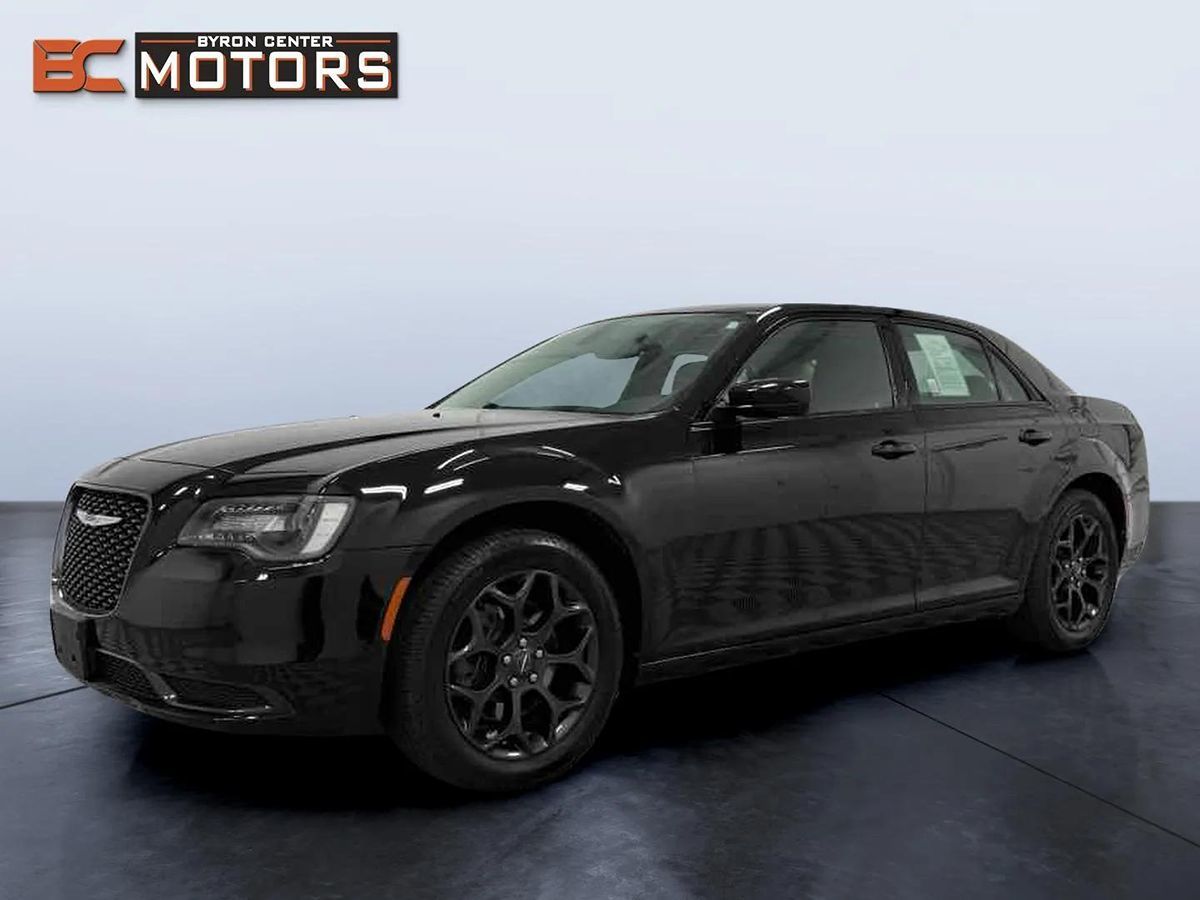 2019 Chrysler 300 Touring photo 2