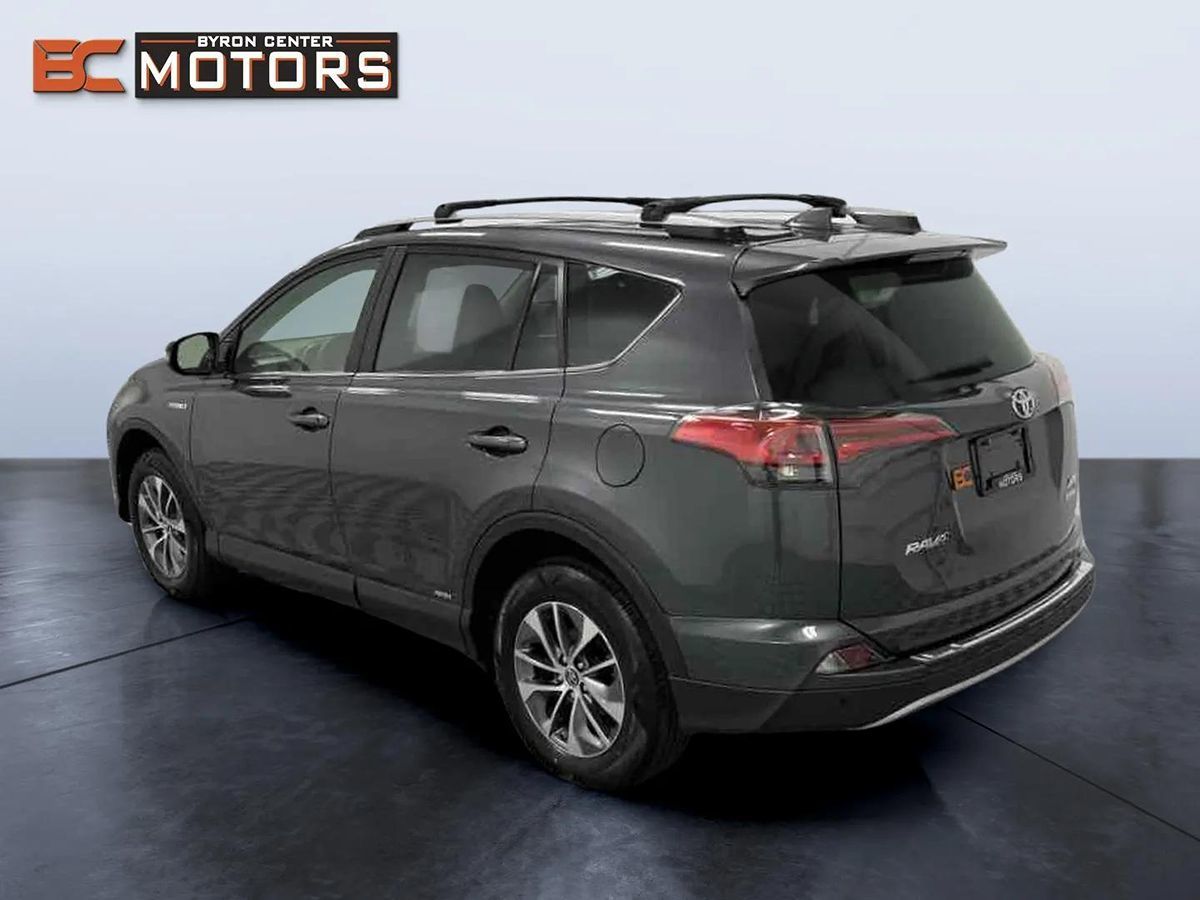 2018 Toyota RAV4 Hybrid XLE photo 4