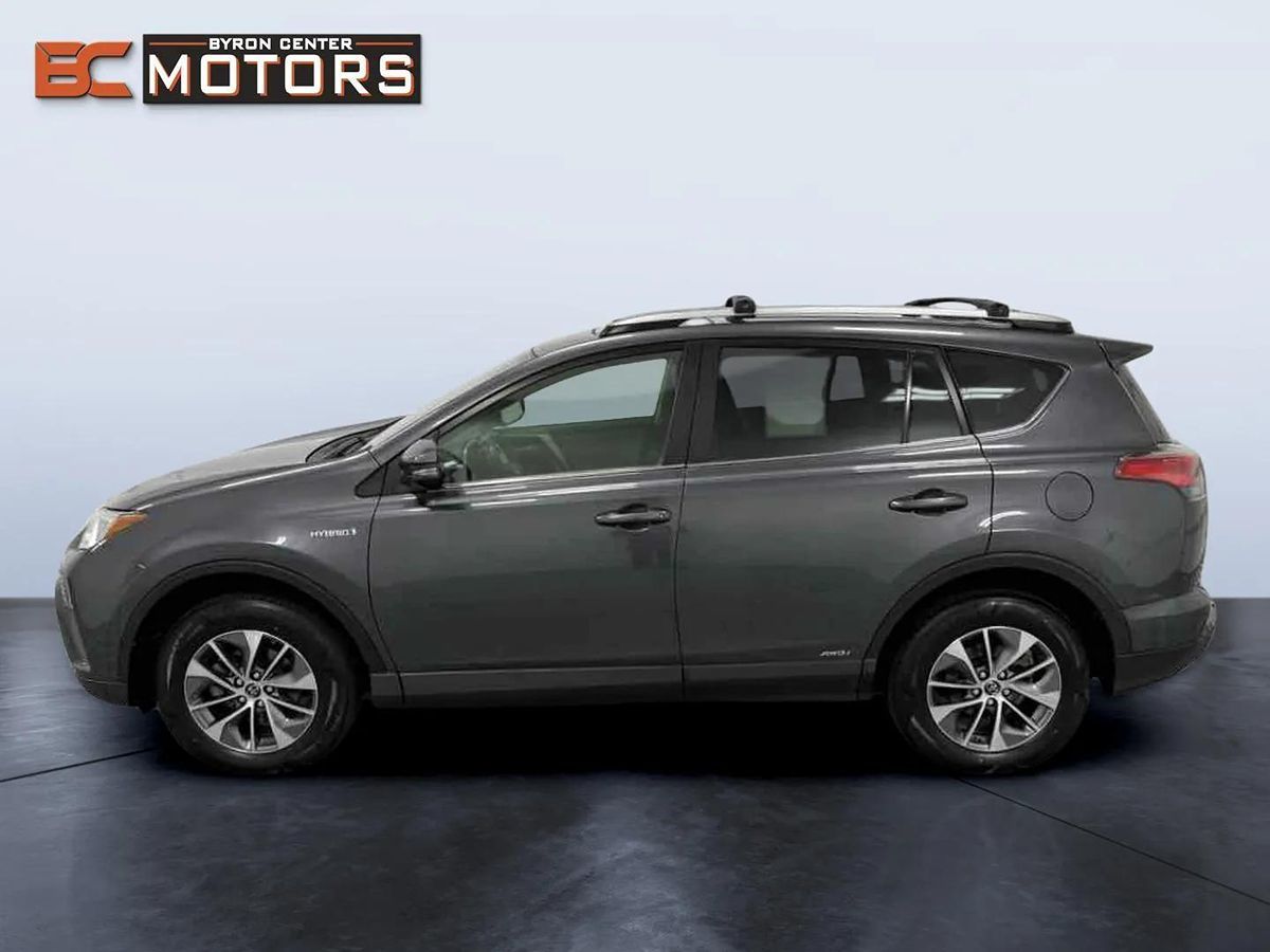 2018 Toyota RAV4 Hybrid XLE photo 3