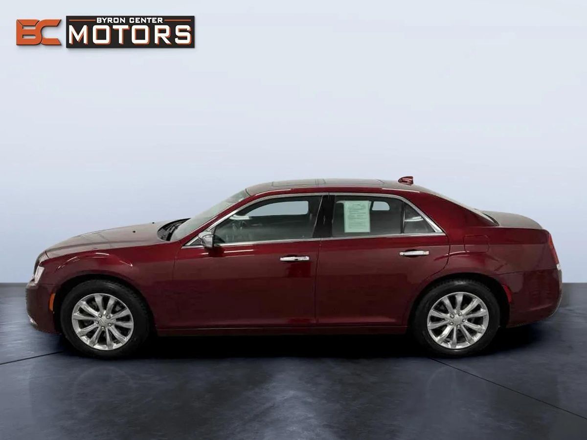 2017 Chrysler 300 photo 3