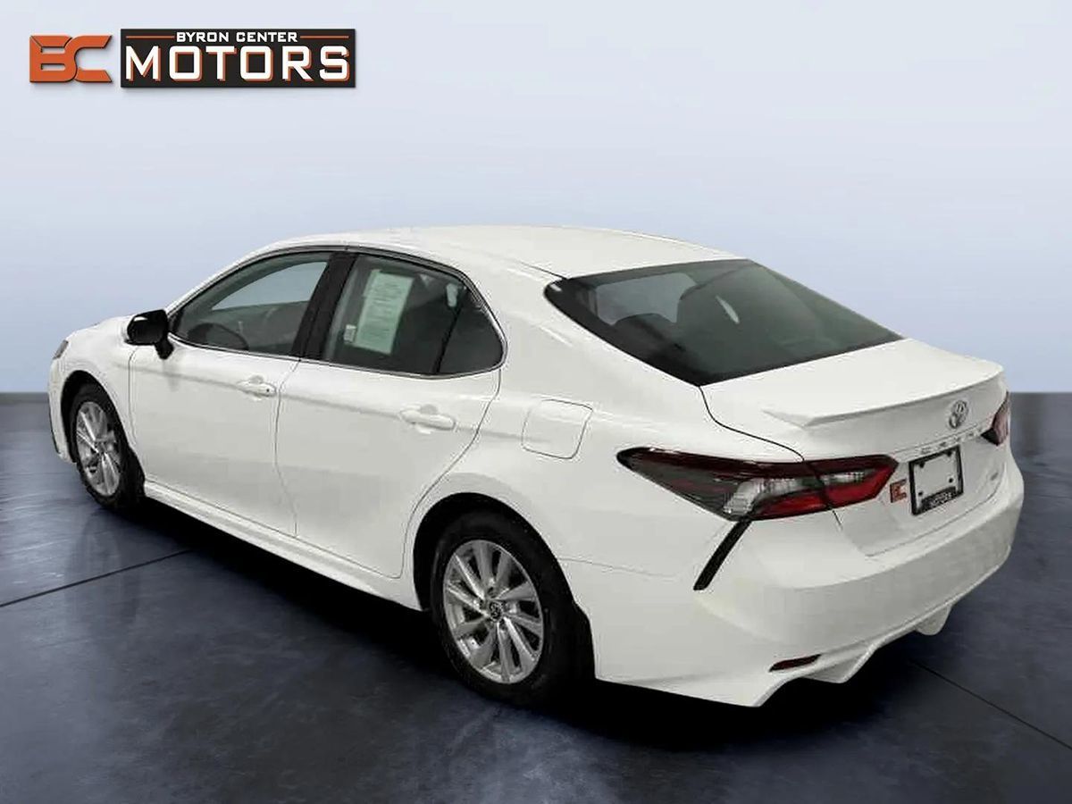 2021 Toyota Camry SE photo 4