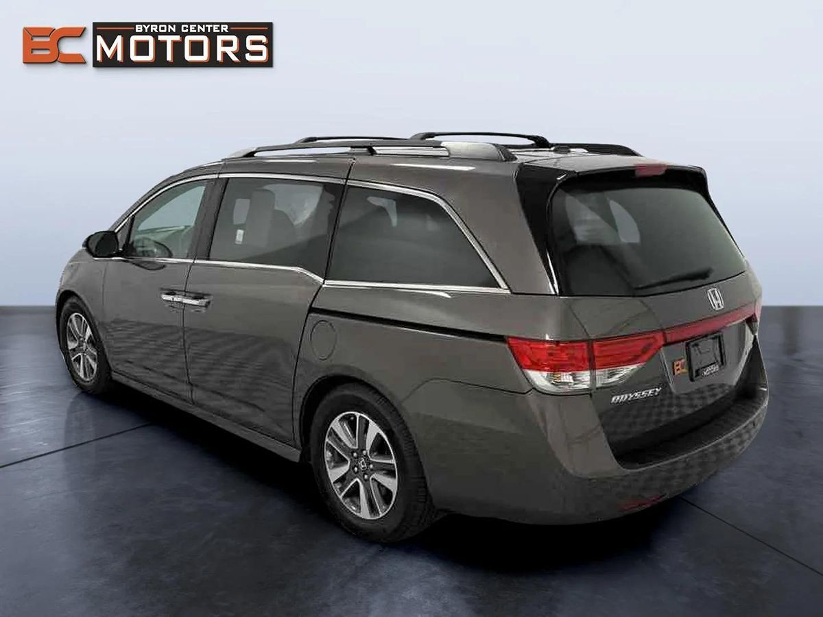 2016 Honda Odyssey Touring photo 4