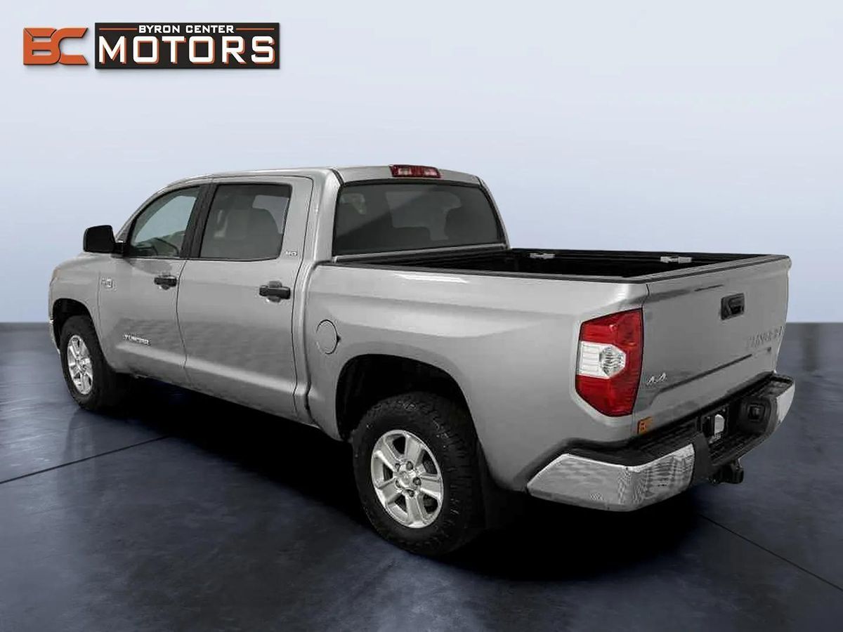 2019 Toyota Tundra SR5 CrewMax photo 4