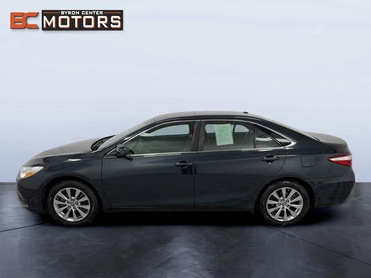 2015 Toyota Camry XLE photo 3
