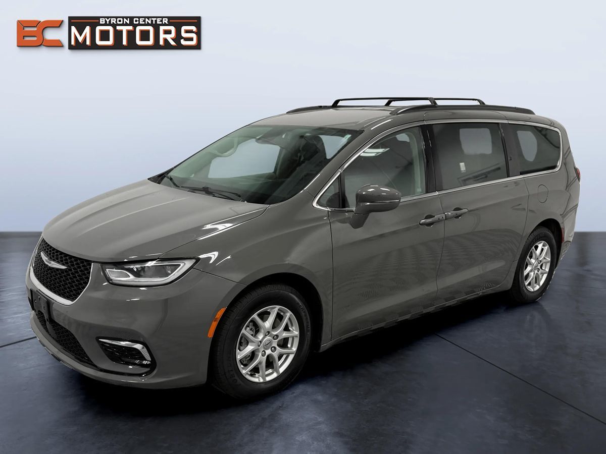 2022 Chrysler Pacifica Touring L's photo