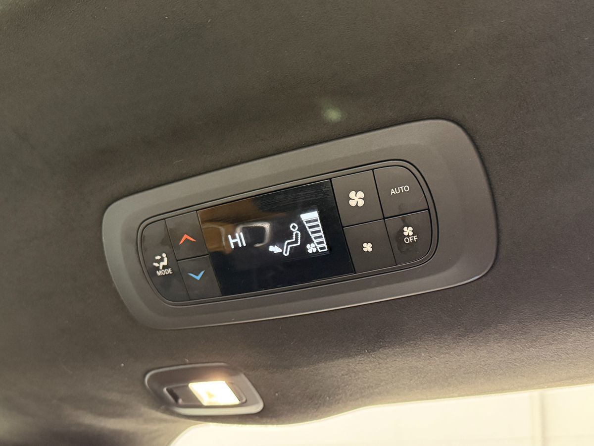 2021 Chrysler Pacifica Pinnacle - Photo 32