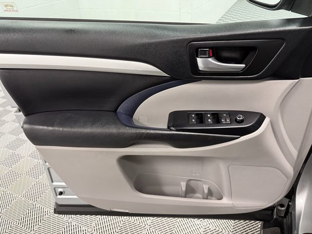 Celestial Silver Metallic 2018 Toyota Highlander XLE AWD SUV / Crossover All-Wheel Drive Automatic