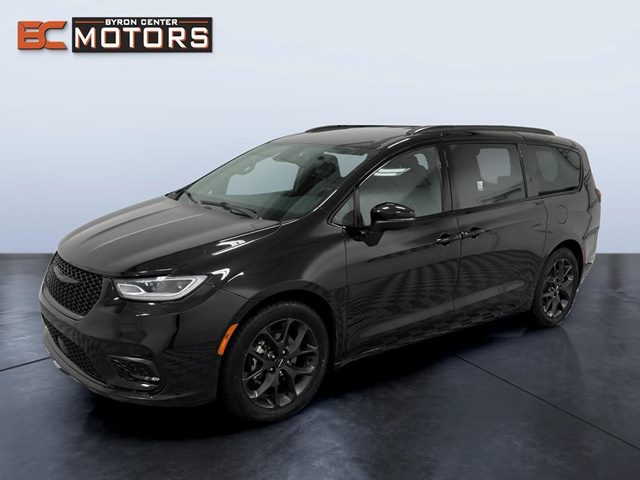 Brilliant Black Crystal Pearlcoat 2023 Chrysler Pacifica Touring L FWD Minivan Front-Wheel Drive Automatic