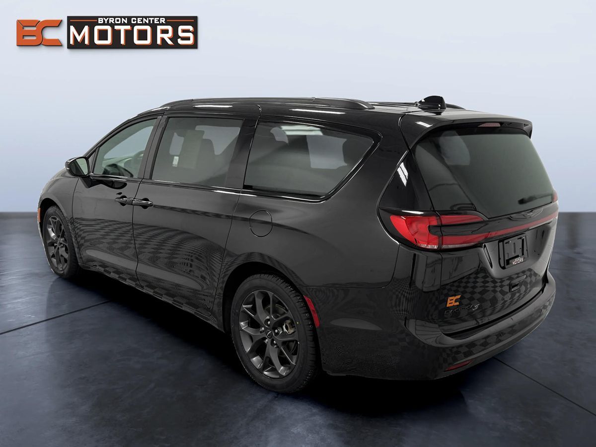 View vehicle photo 4