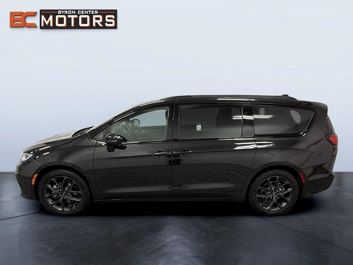 View vehicle photo 3