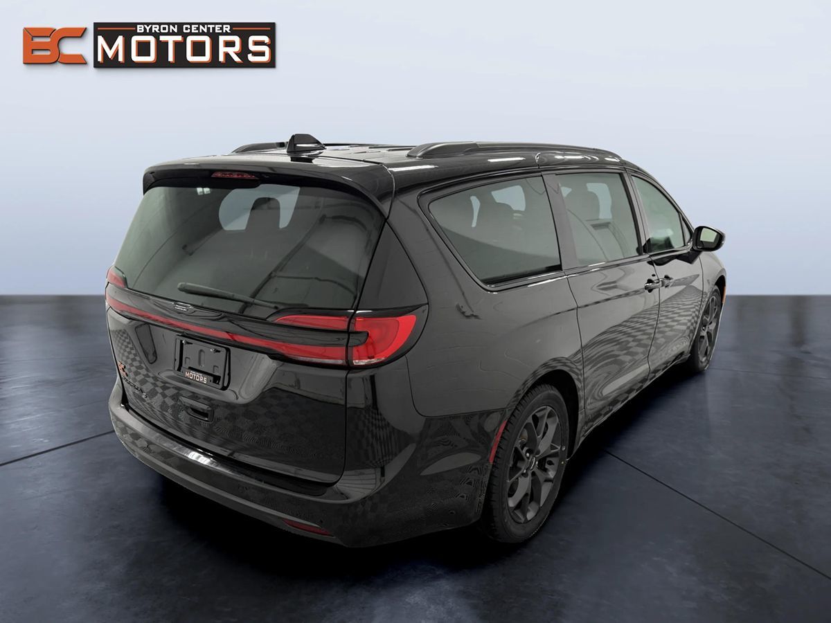View vehicle photo 6