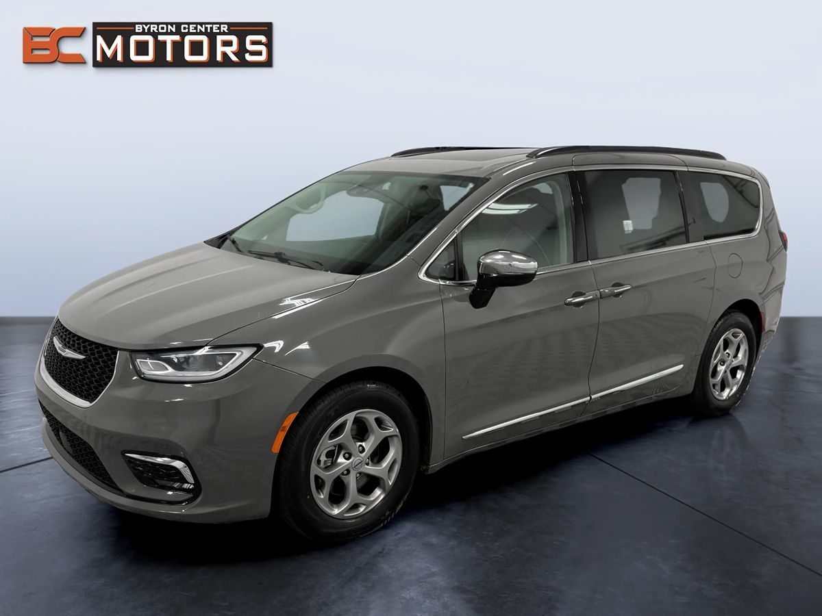 2023 Chrysler Pacifica Limited's photo