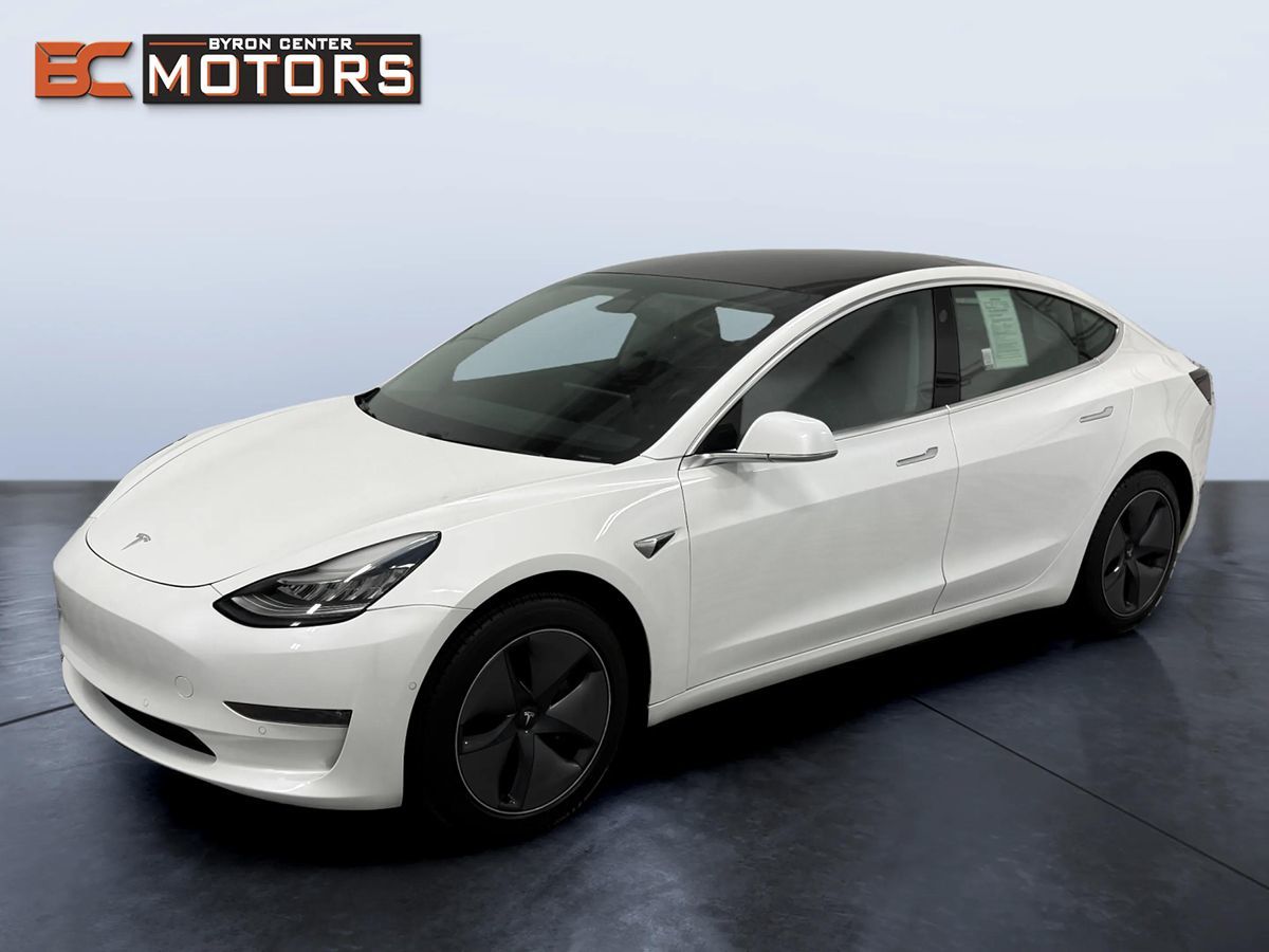 2019 Tesla Model 3 Standard Range Plus's photo