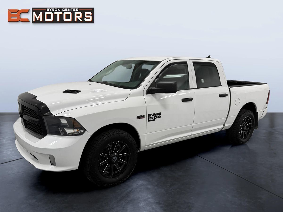 2019 RAM 1500 Classic Express Crew Cab 4x4 5'7's photo