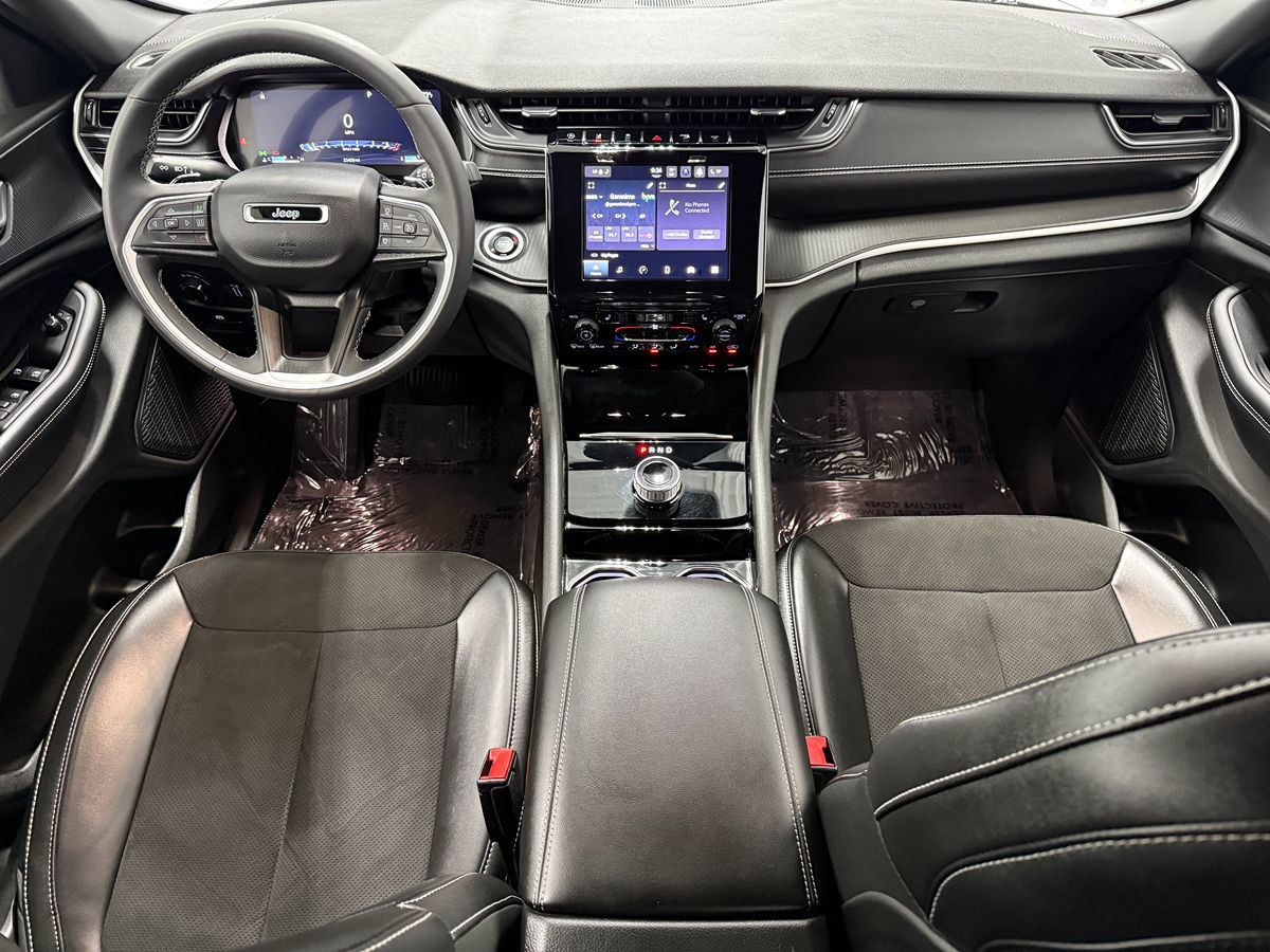 Jeep Grand Cherokee photo 11