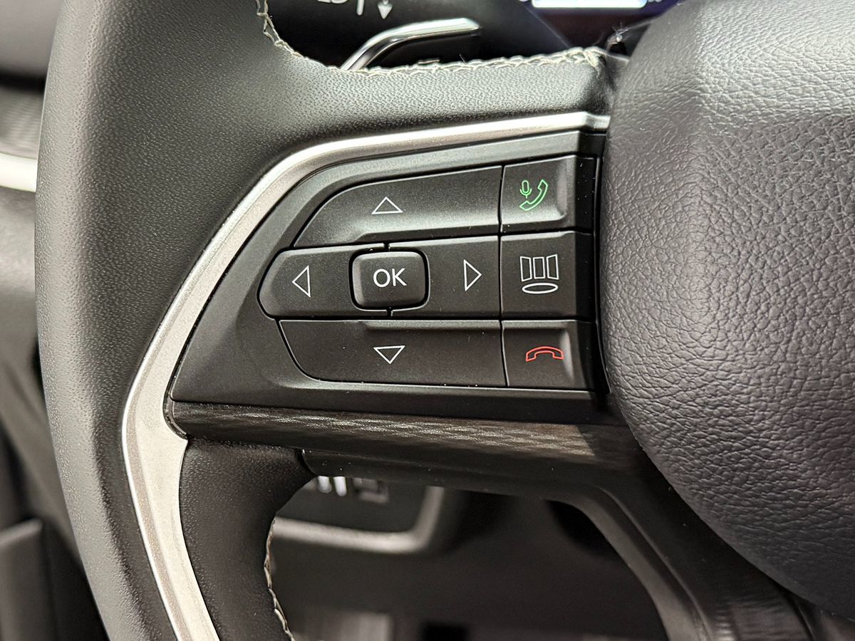 Jeep Grand Cherokee photo 16