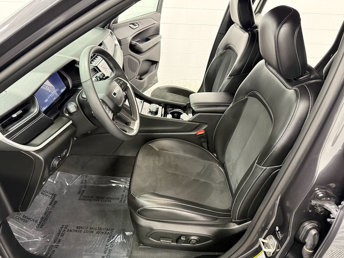 Jeep Grand Cherokee photo 10