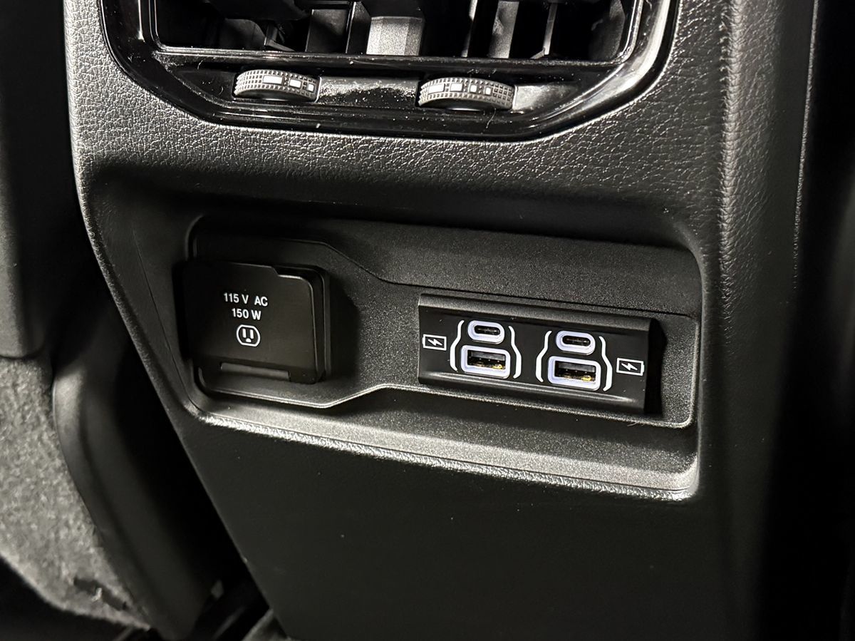 Jeep Grand Cherokee photo 26