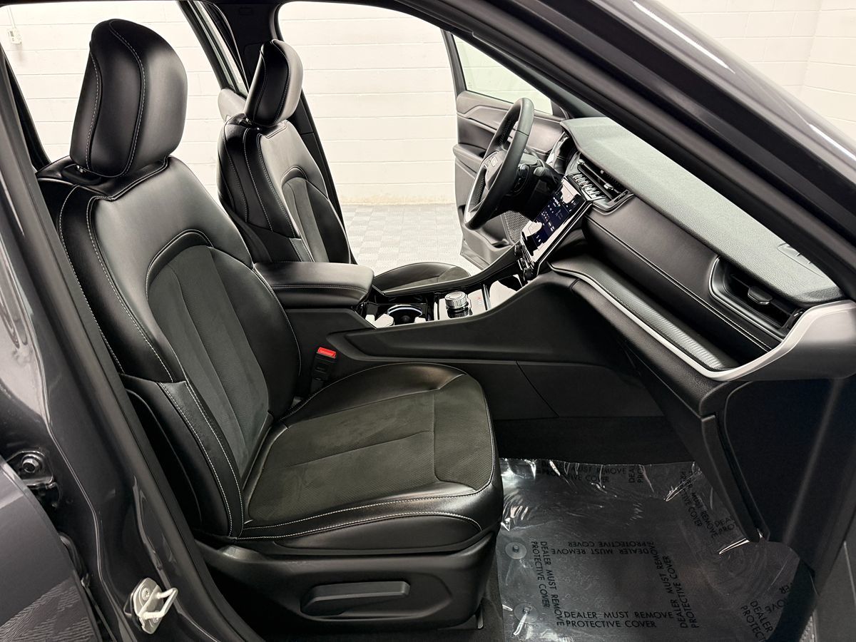 Jeep Grand Cherokee photo 14