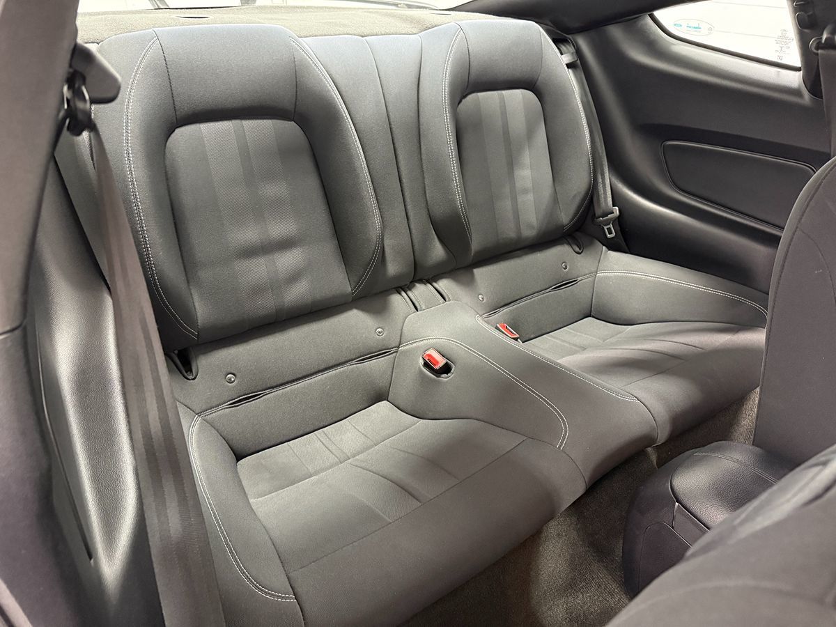 Ford Mustang photo 15