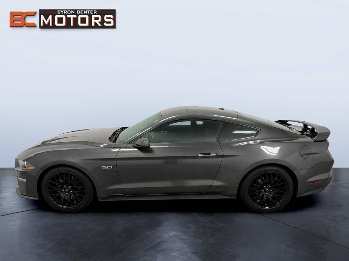 Ford Mustang photo 3