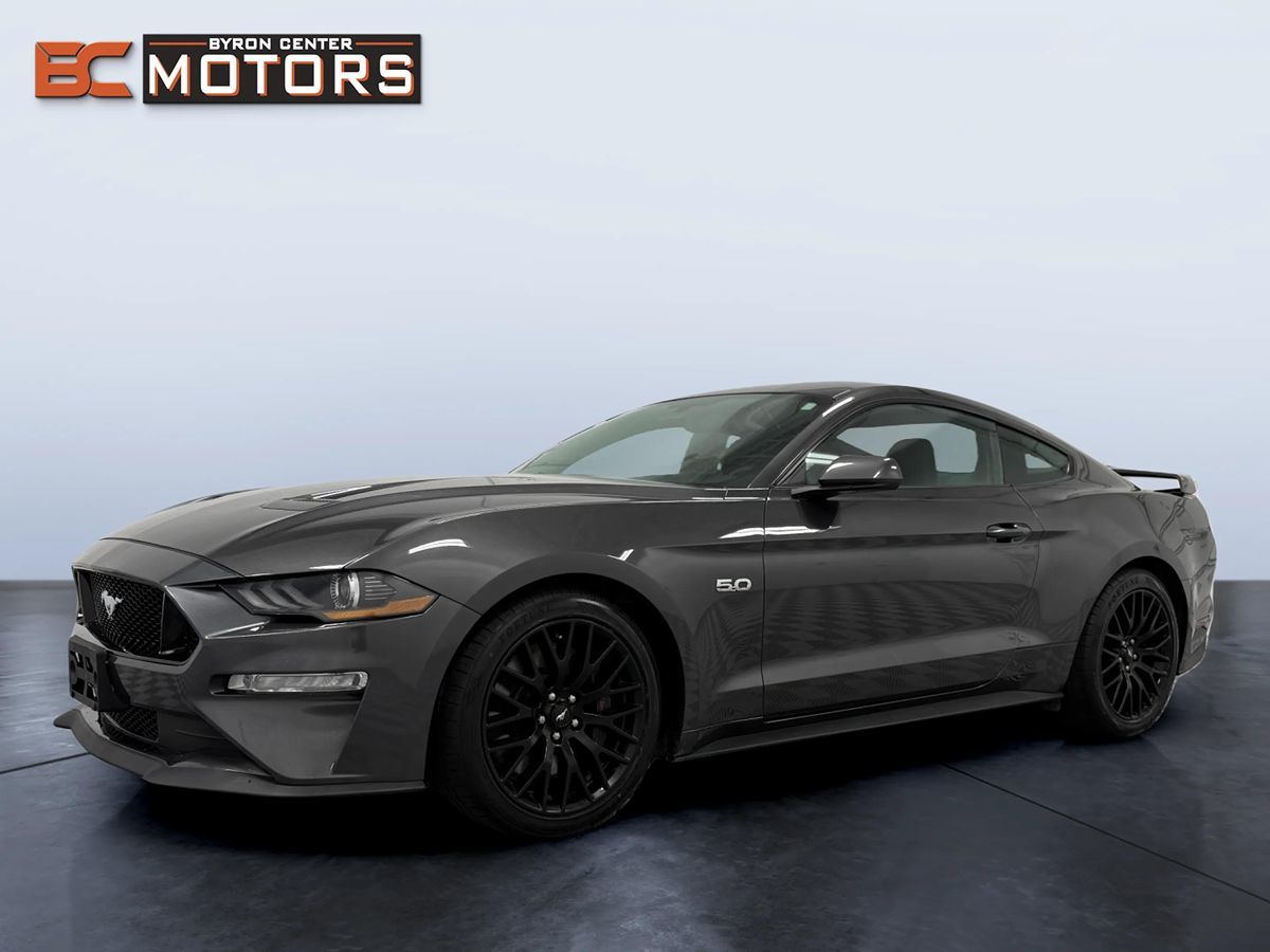 Ford Mustang photo 2
